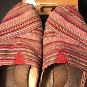 Toms shoes size 8.